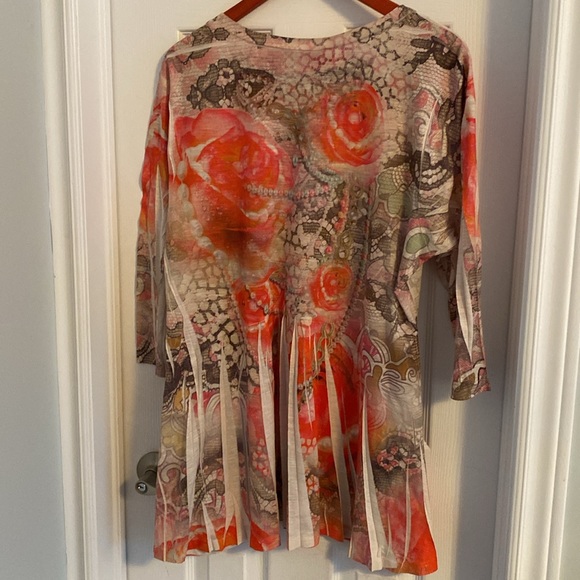 Lightweight Tunic with Asymmetrical Hem-1X - Picture 6 of 10